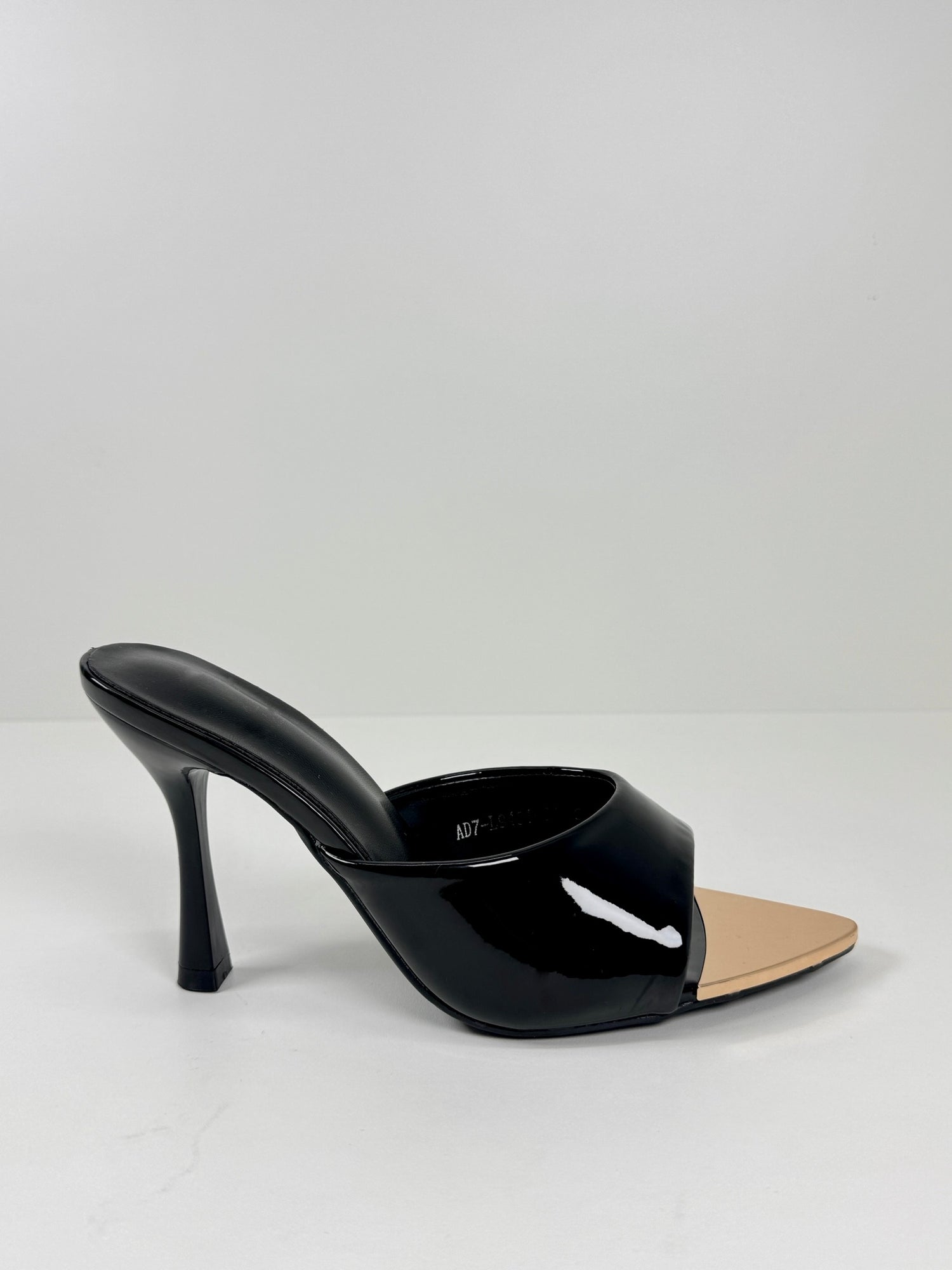 NIKA v2 - Mules con tacco